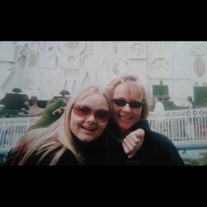 Meet your Posher, Connie